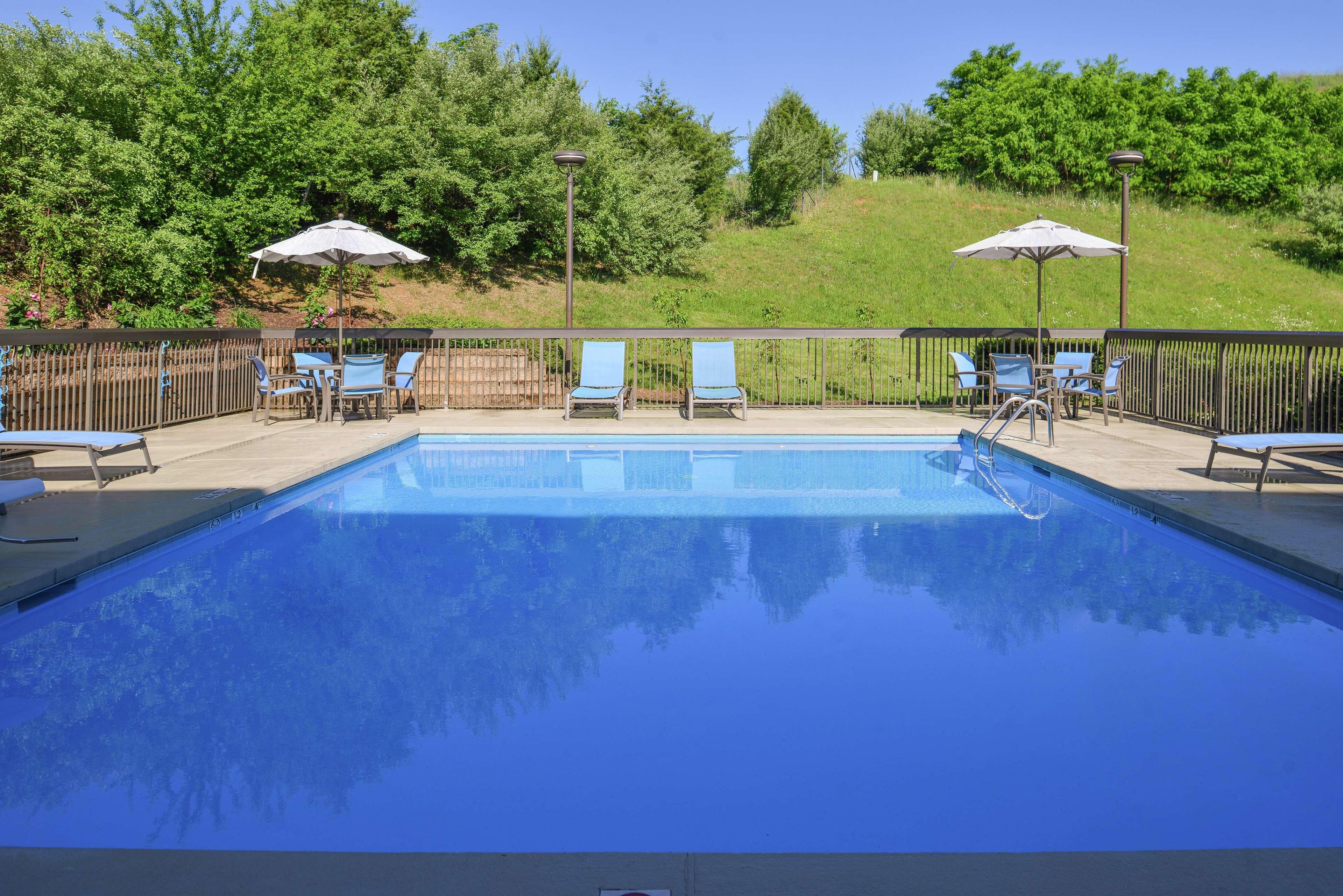 Hampton Inn Staunton Dış mekan fotoğraf