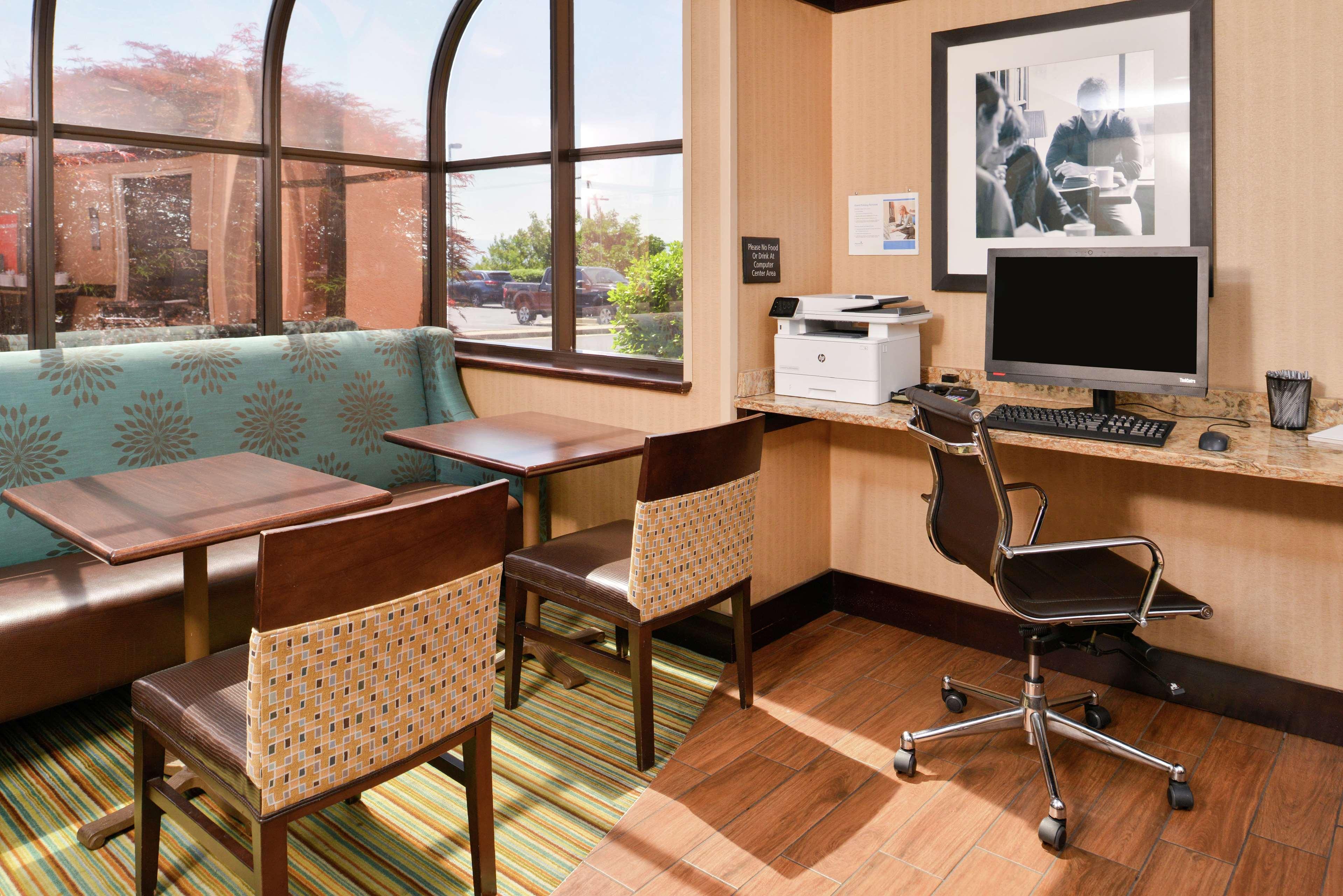 Hampton Inn Staunton Dış mekan fotoğraf