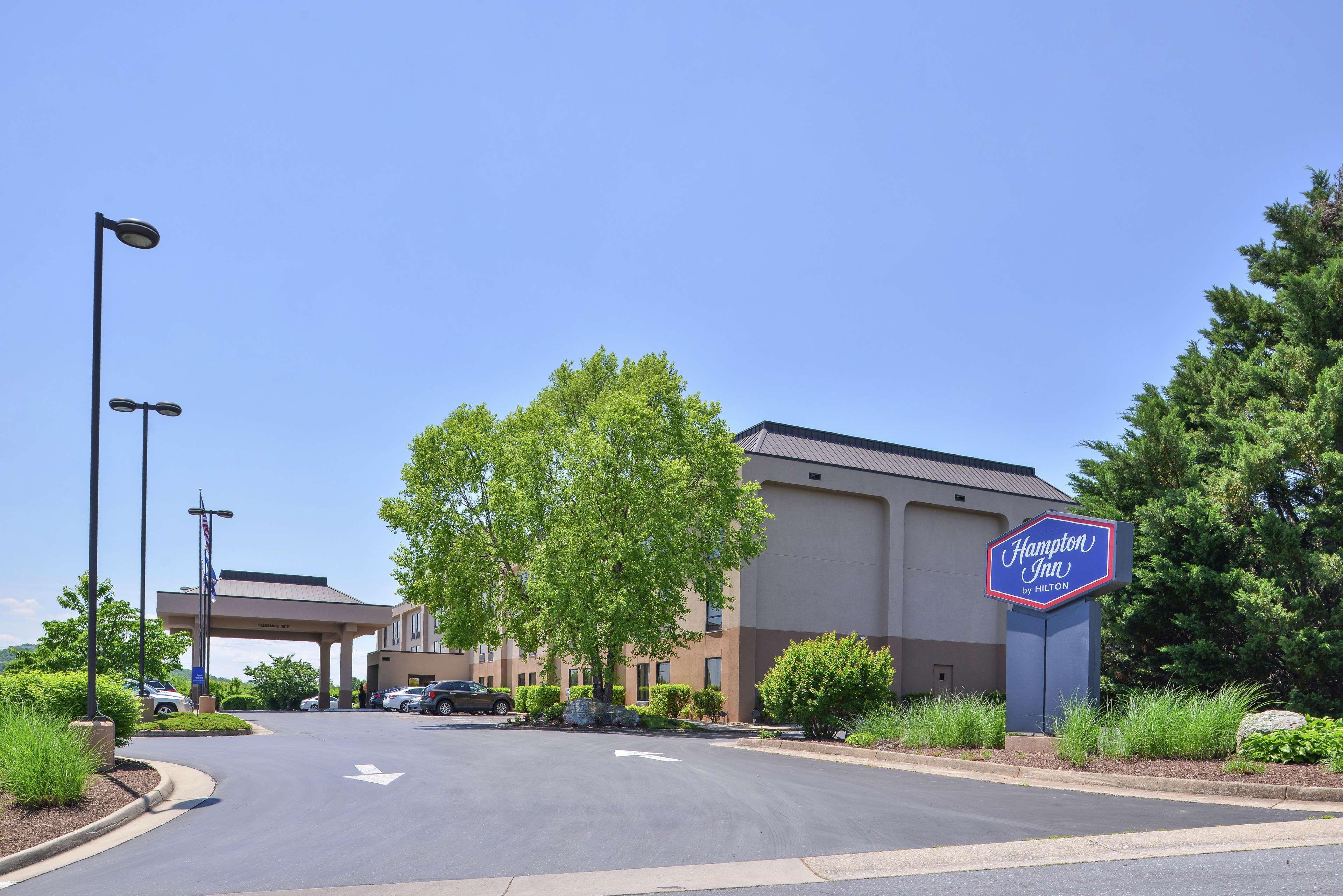 Hampton Inn Staunton Dış mekan fotoğraf