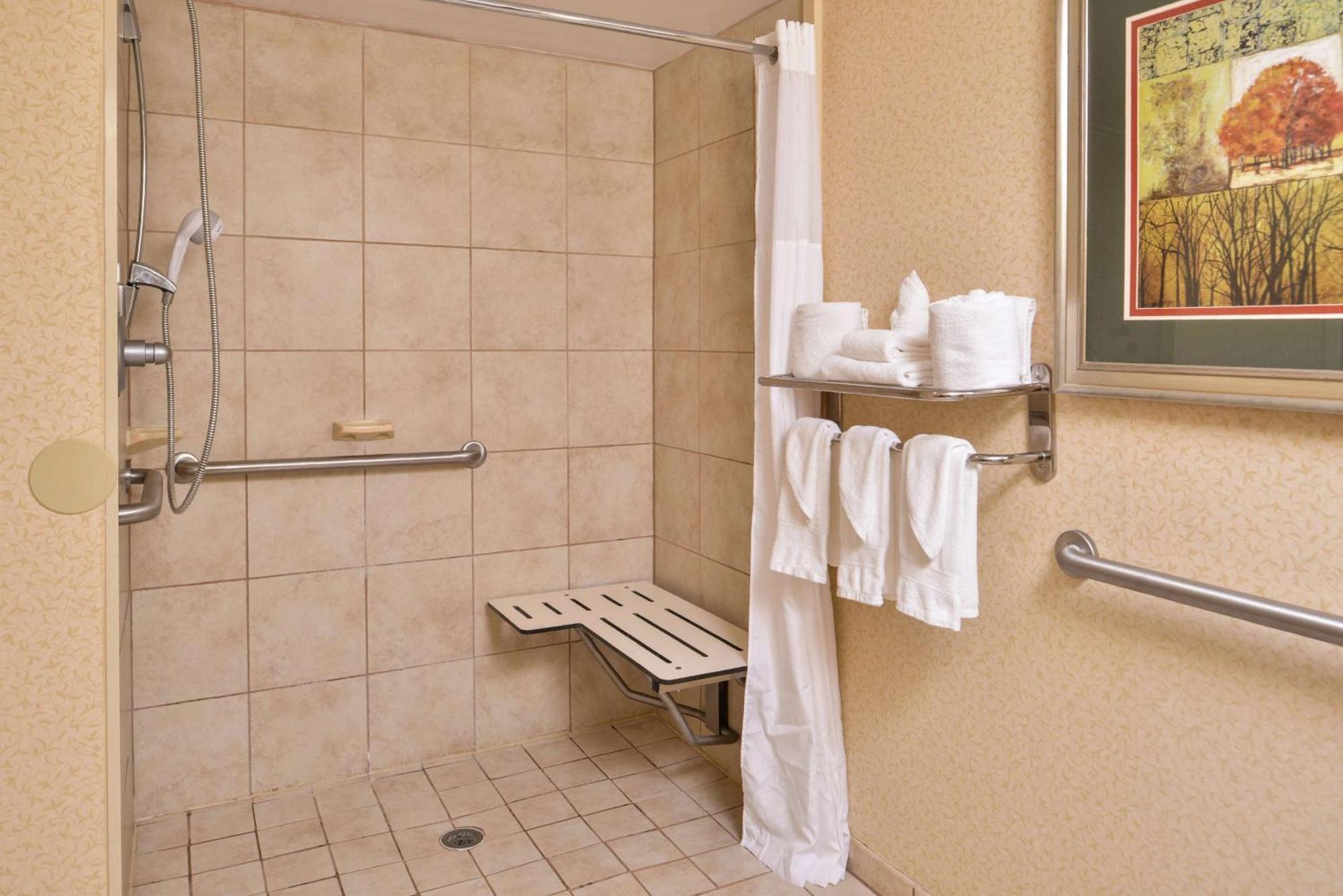 Hampton Inn Staunton Dış mekan fotoğraf