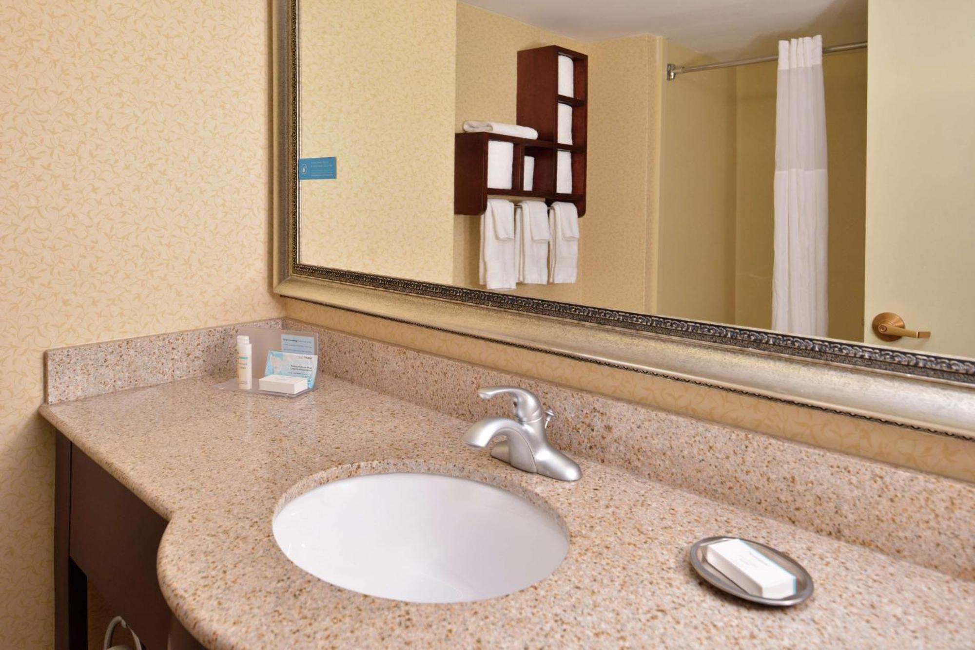 Hampton Inn Staunton Dış mekan fotoğraf