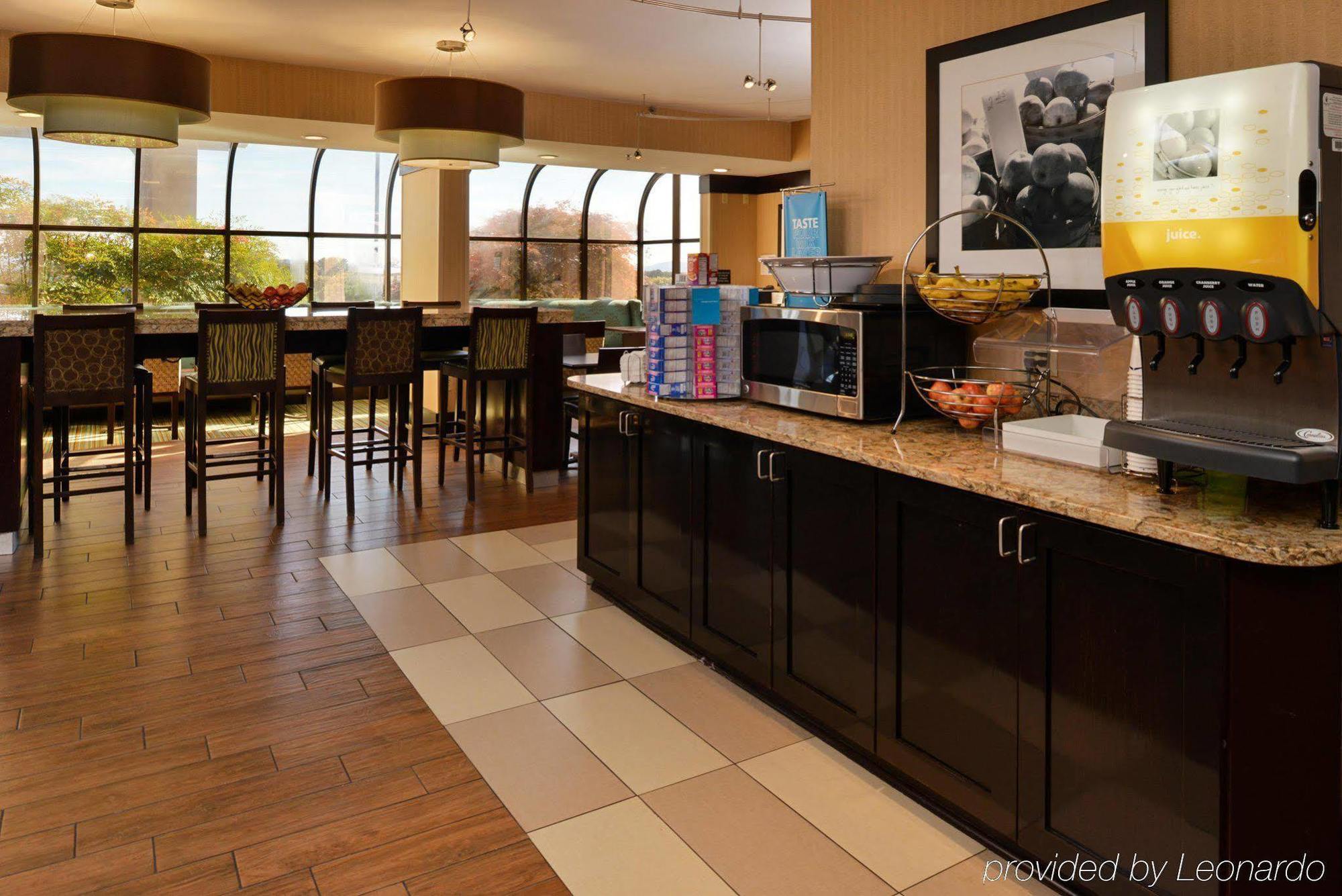 Hampton Inn Staunton Dış mekan fotoğraf