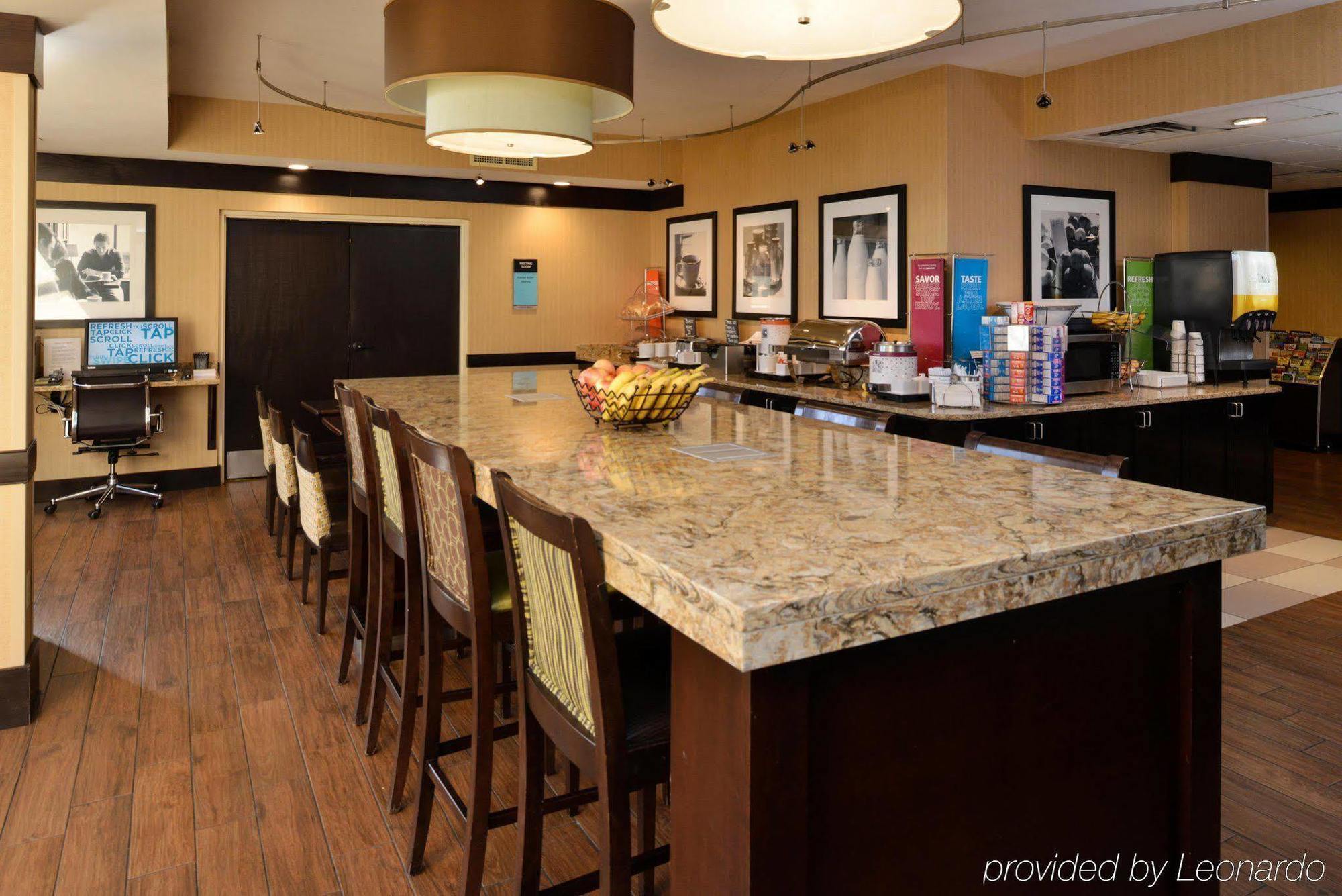 Hampton Inn Staunton Dış mekan fotoğraf