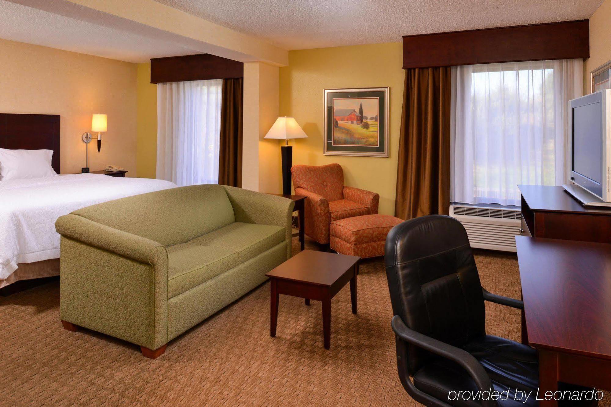 Hampton Inn Staunton Dış mekan fotoğraf